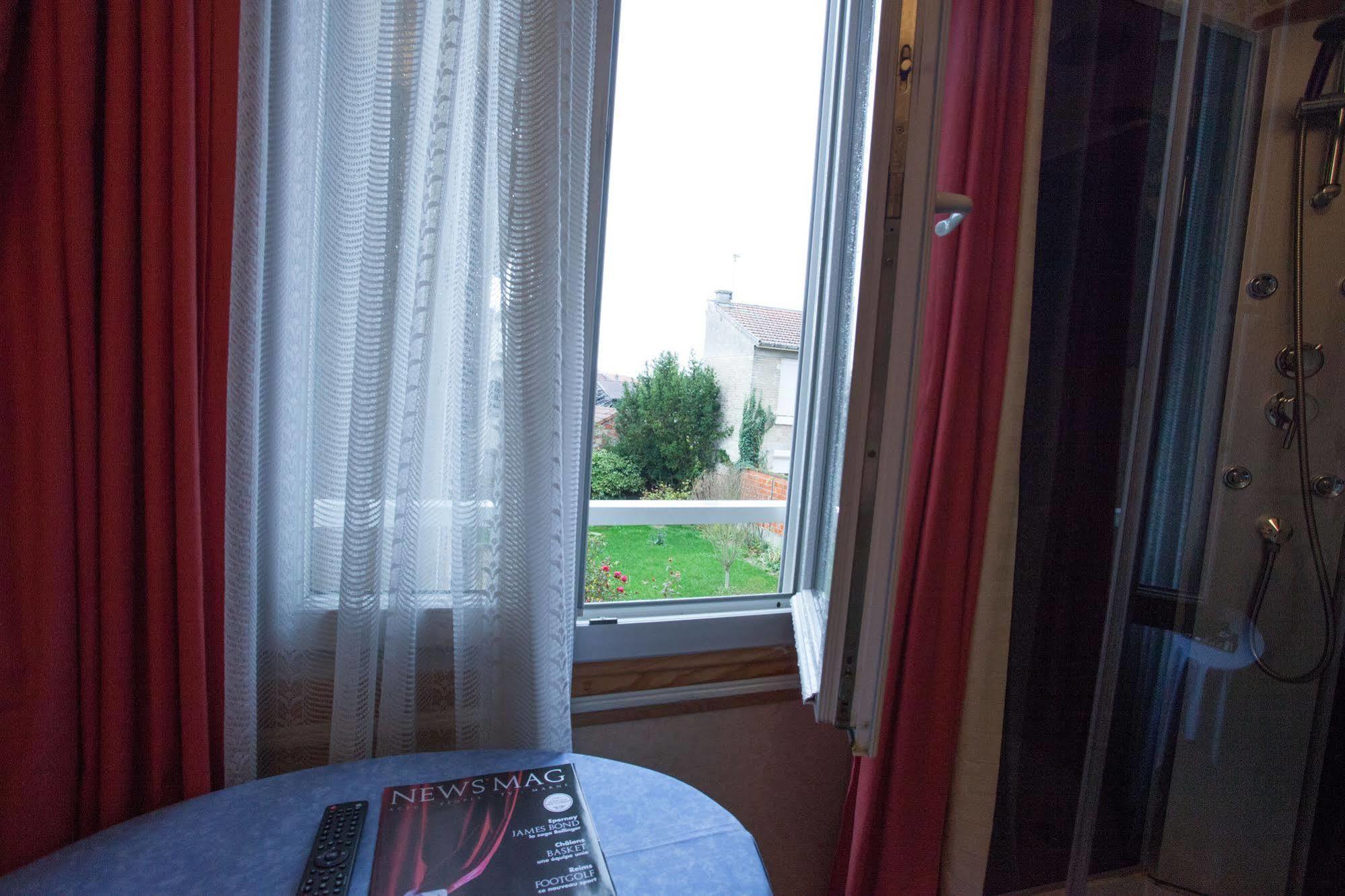 Hotel De La Cite Chalons en Champagne Bagian luar foto