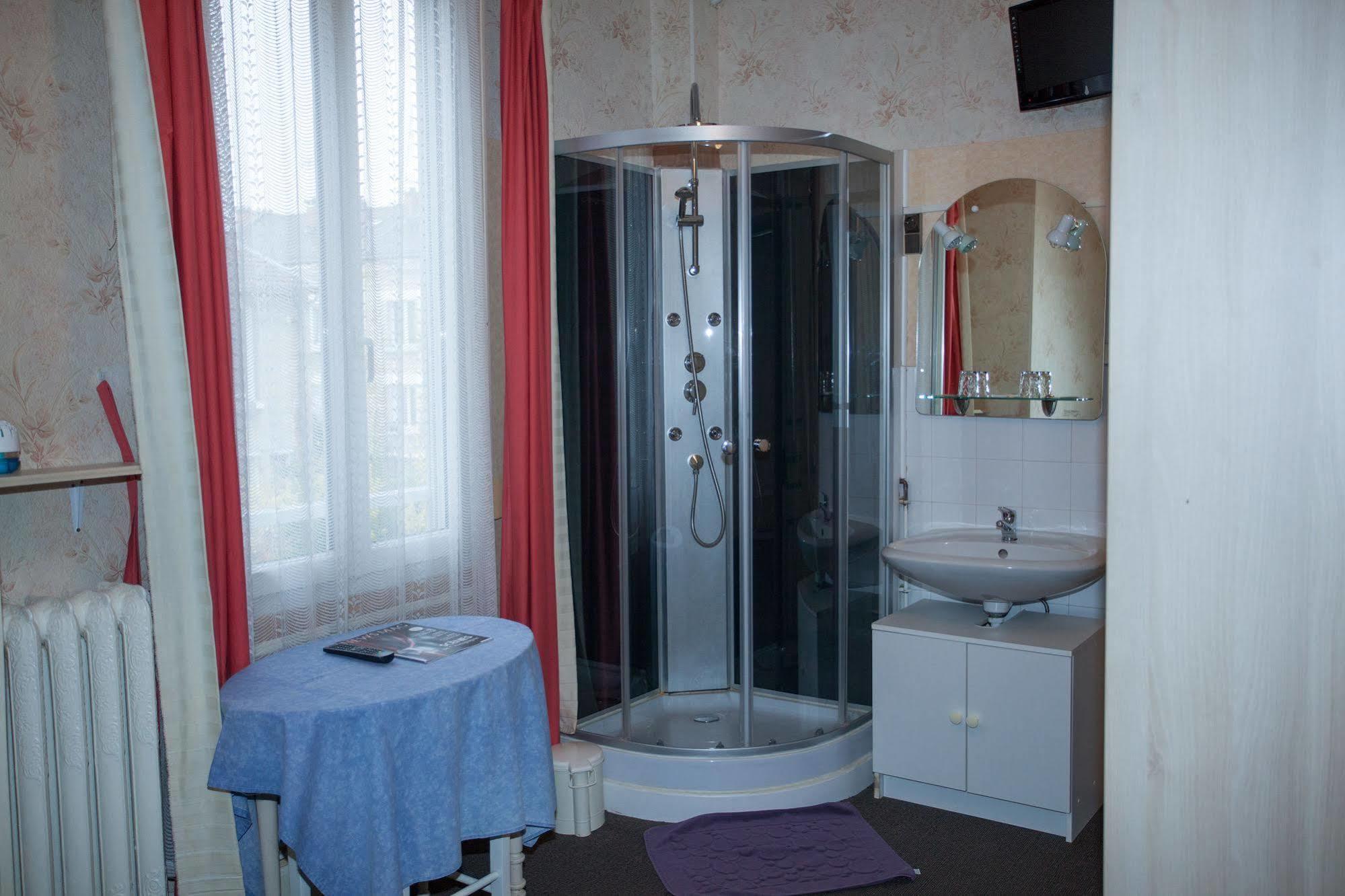 Hotel De La Cite Chalons en Champagne Bagian luar foto
