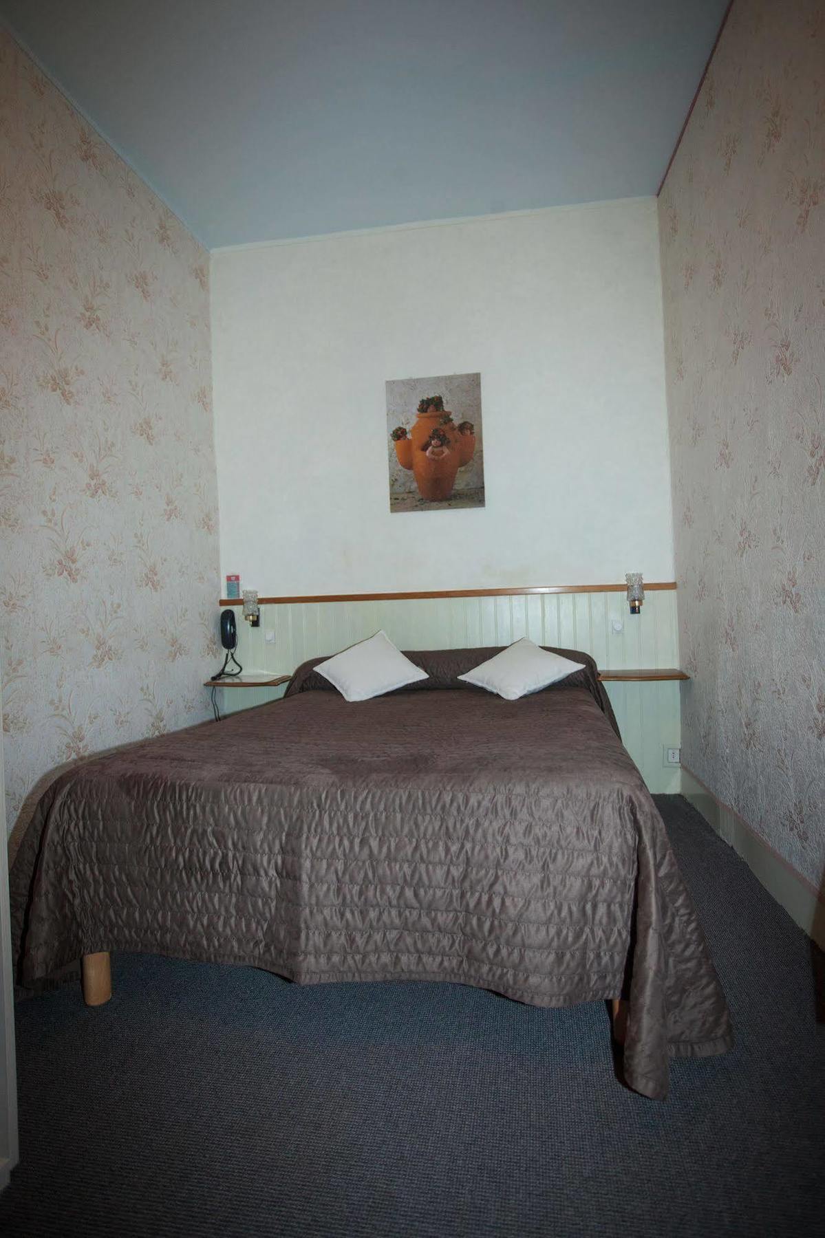 Hotel De La Cite Chalons en Champagne Bagian luar foto