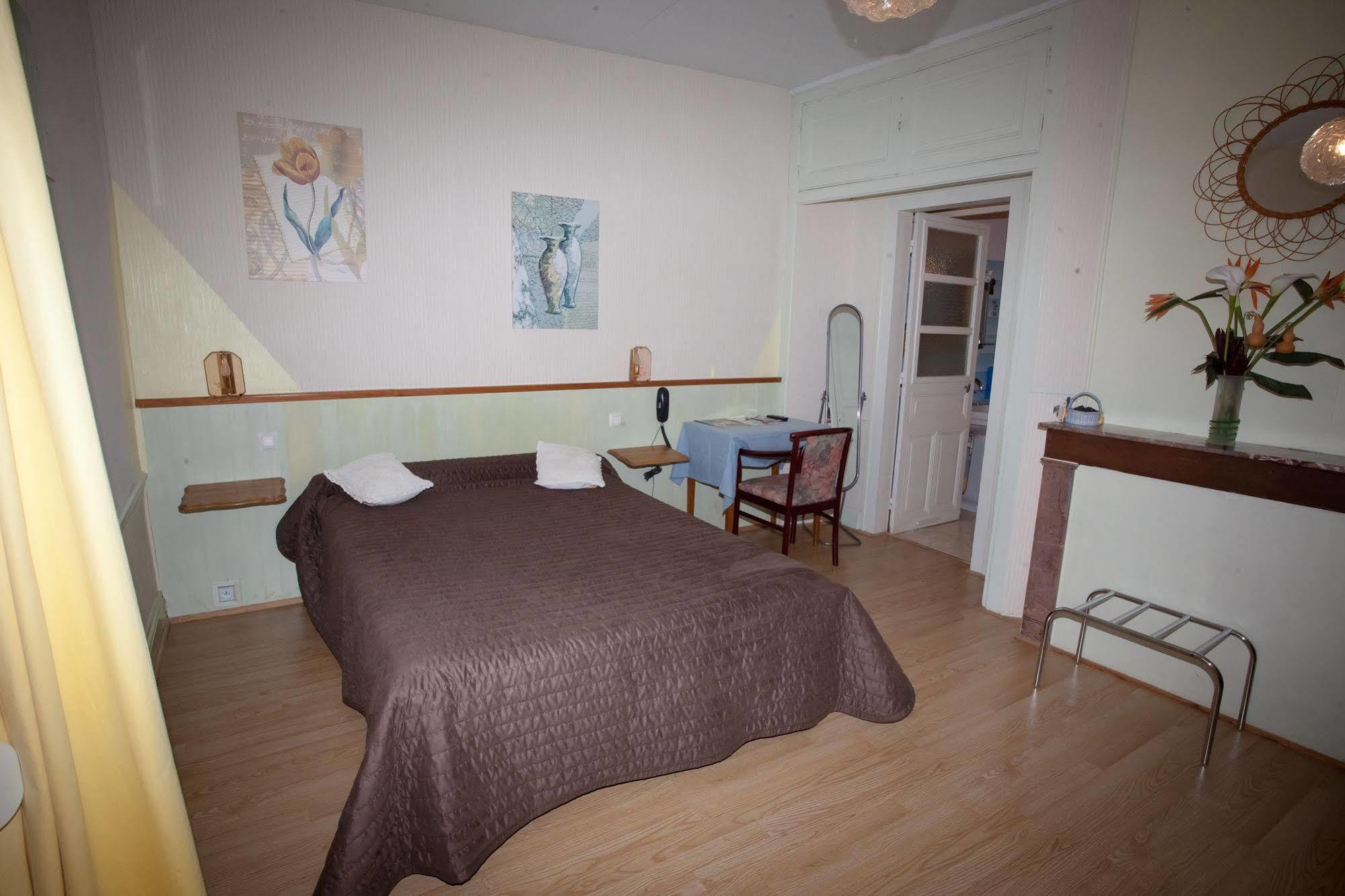 Hotel De La Cite Chalons en Champagne Bagian luar foto